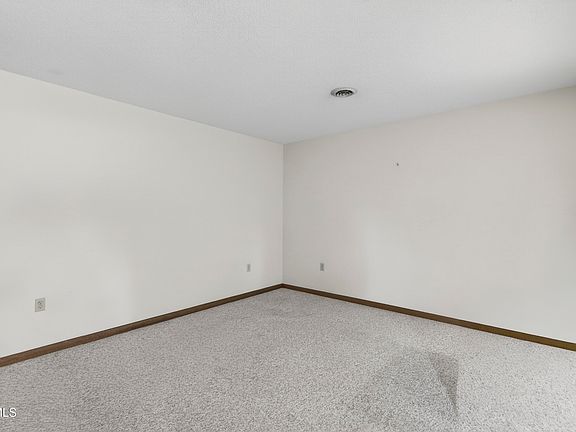 5th image of 483 Springfield Dr