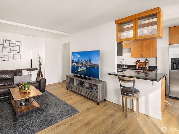 5th image of 1105 Spring Street #1112