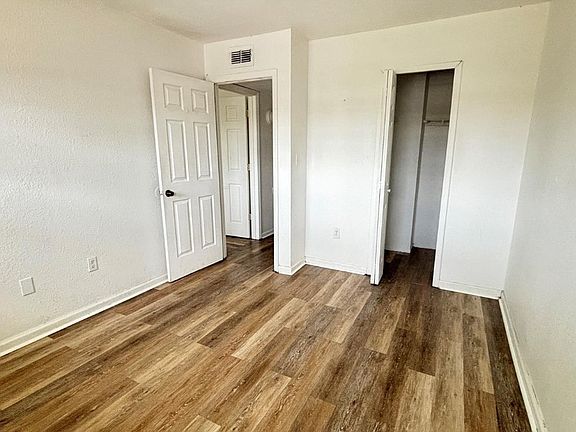 4th image of 860 Sky Lake Cir #412
