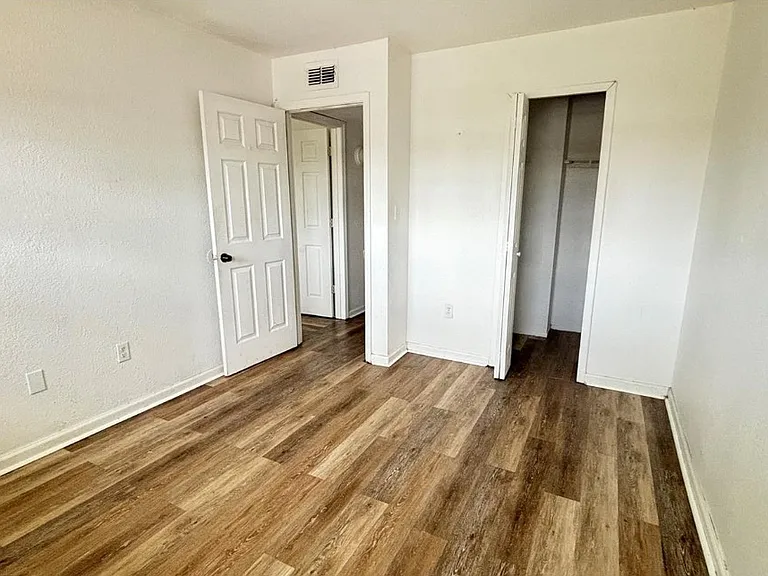 860 Sky Lake Cir #412 — Photo 4