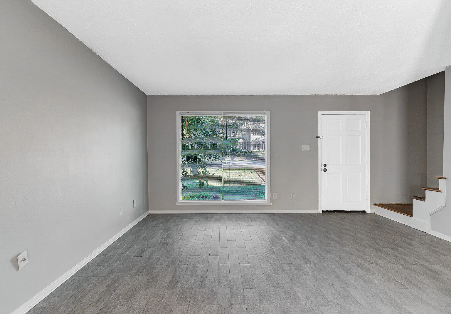 3 bed, 2.0 bath, 1200 sqft, $1,855 — Photo 2
