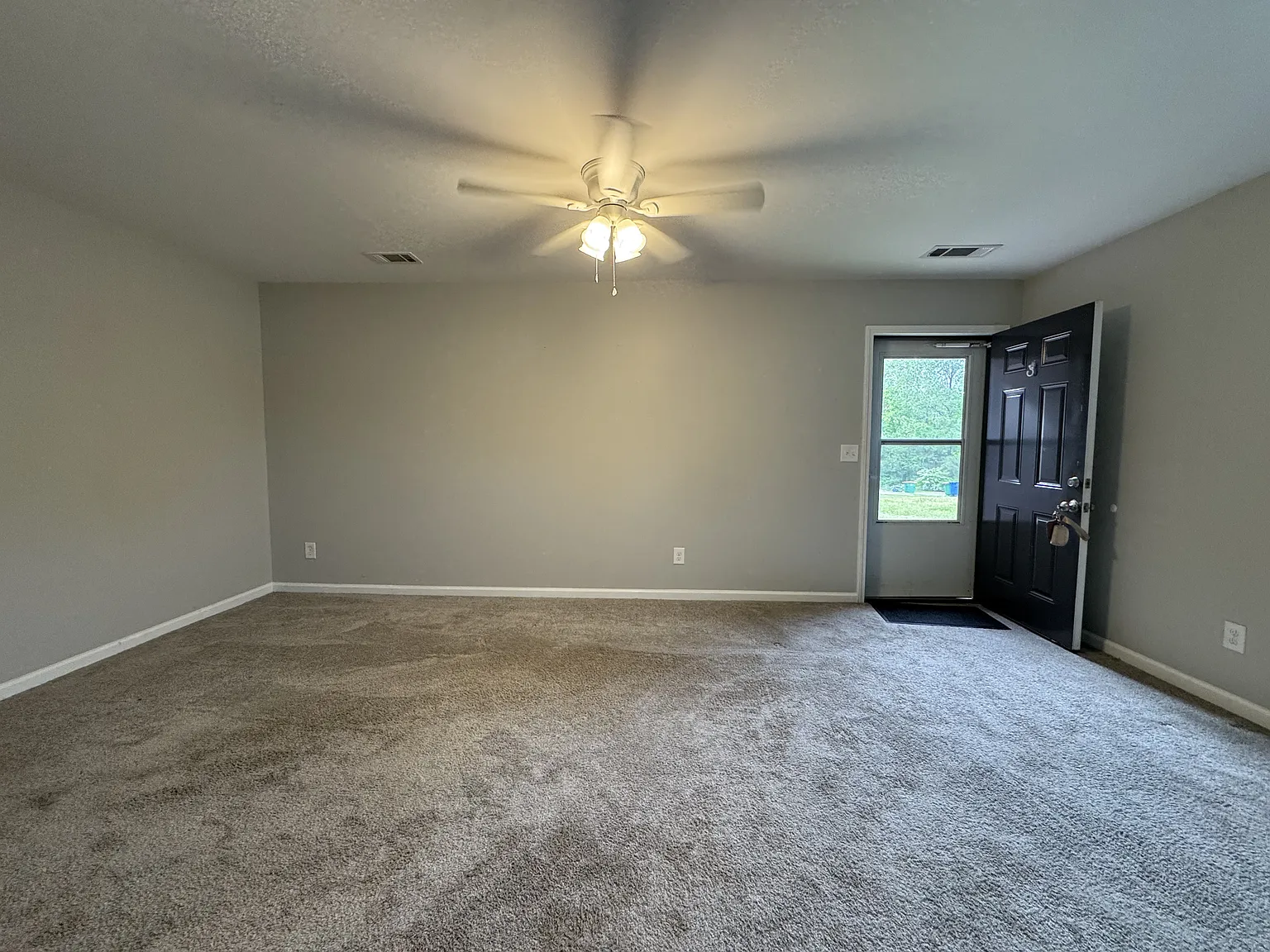 2 bed, 986 sqft, $1,350 — Photo 3