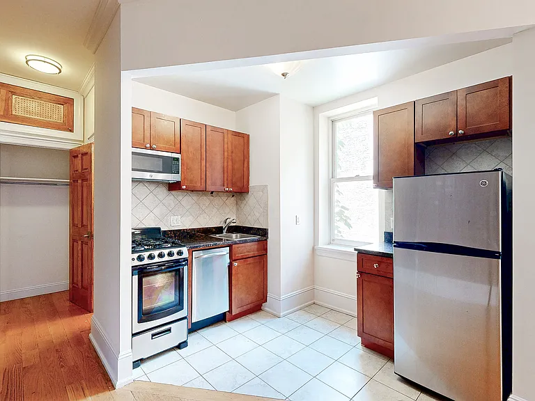 312 W 48th St #22 — Photo 5