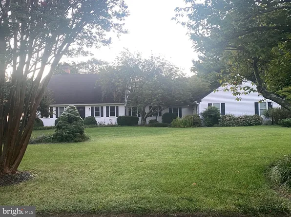 703 White Swan Dr, Arnold, MD 21012