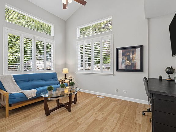 4th image of 127 Hidden Pond Cir
