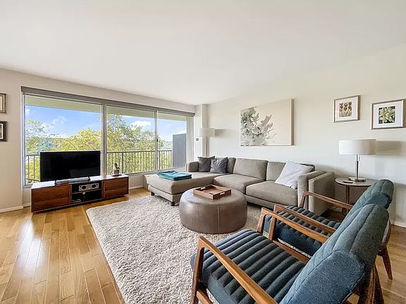 3rd image of 4465 Douglas Ave APT 8-H