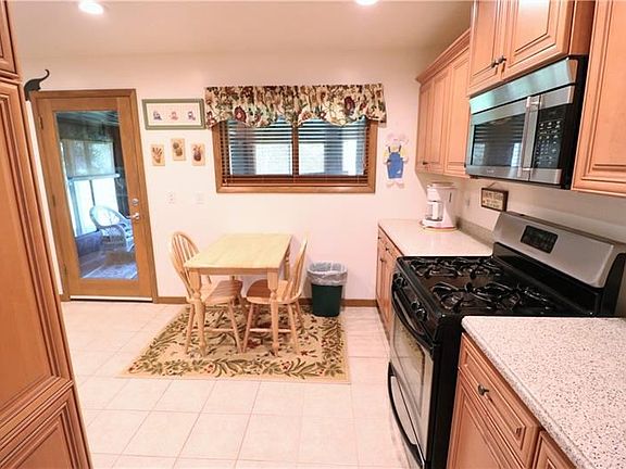 5th image of 203 Edgewood Dr