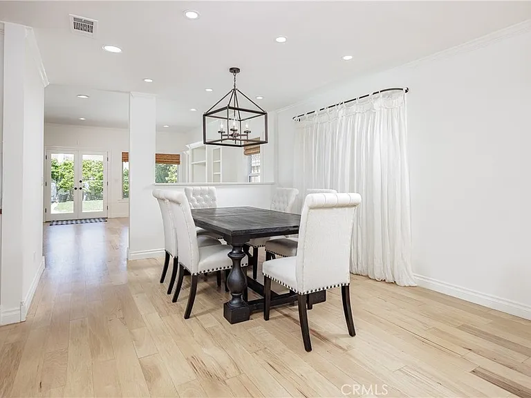408 Flower St — Photo 8