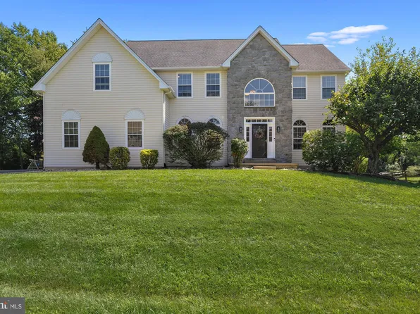 337 Meadow Glen Dr, Bear, DE 19701