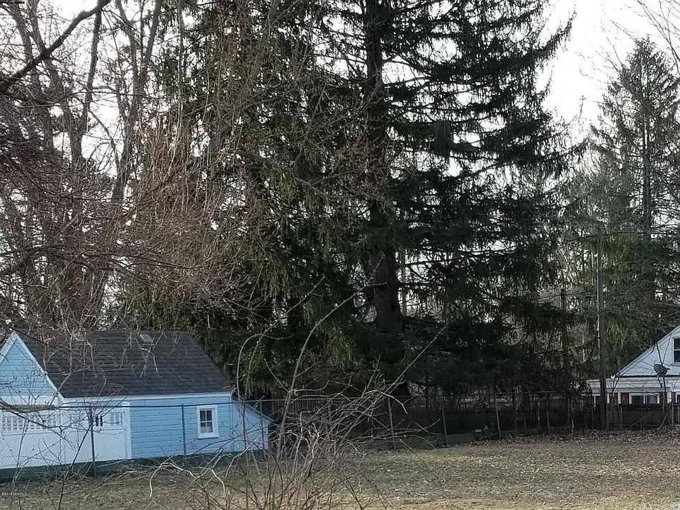 2nd image of 15 Fort St