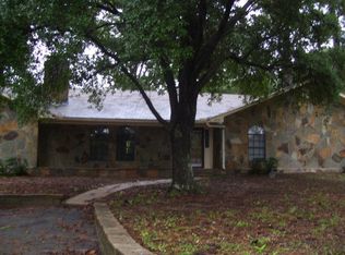 2414 Crockett Rd, Palestine, TX 75801