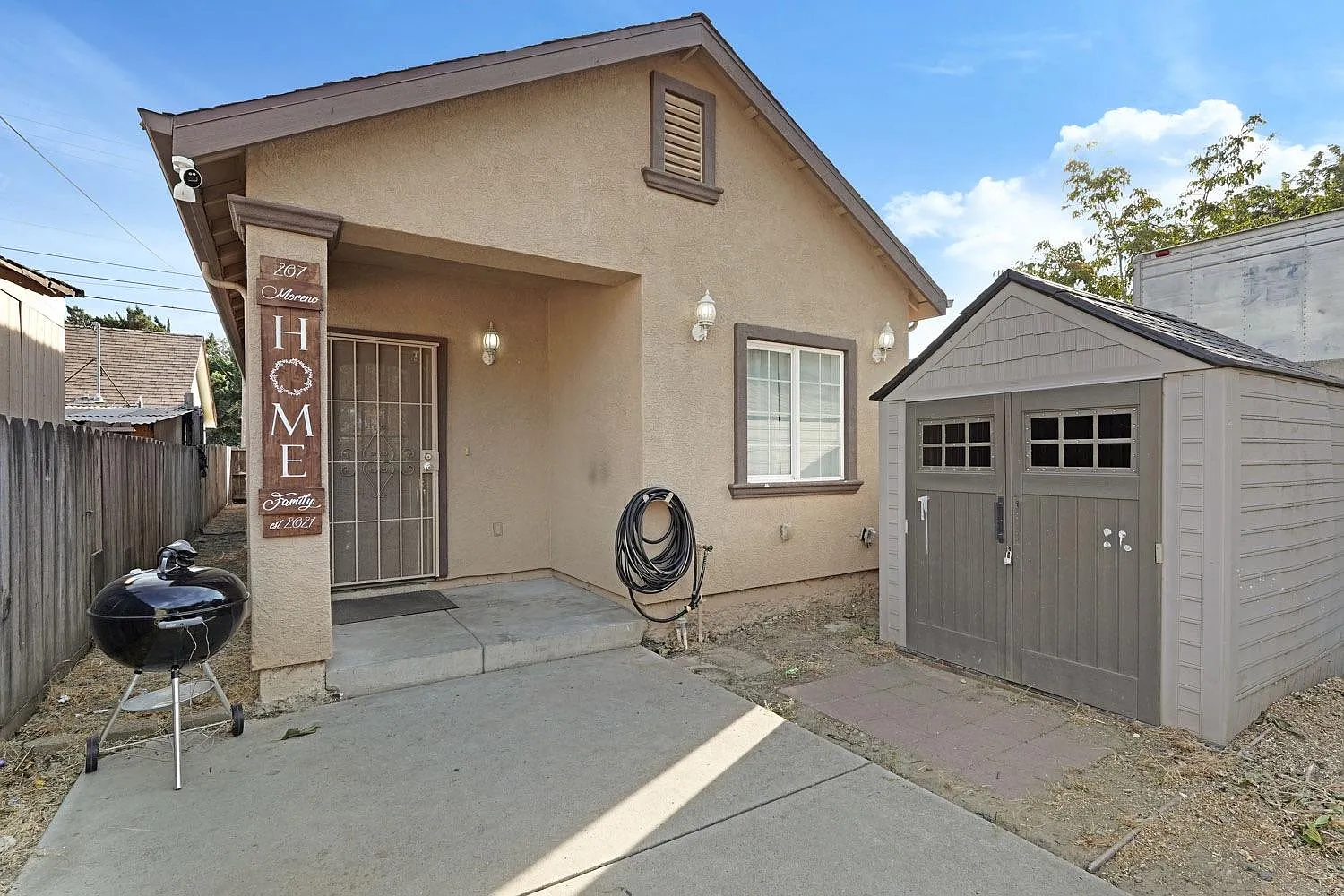 207 California Ave photo 1