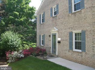 4351 Greenberry Ln, Annandale, VA 22003