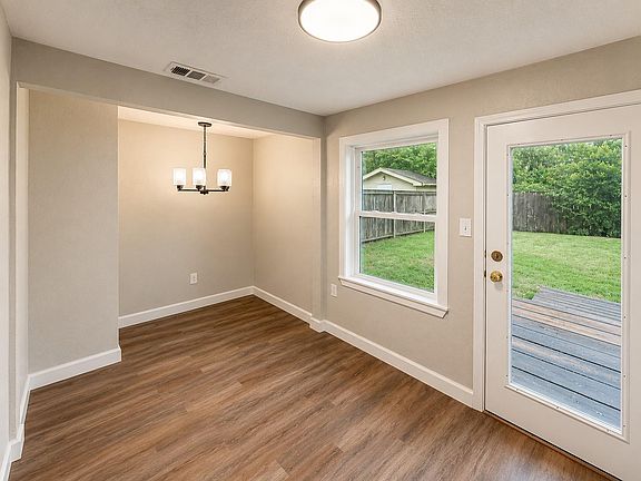 4th image of 1705 E Martha Ln