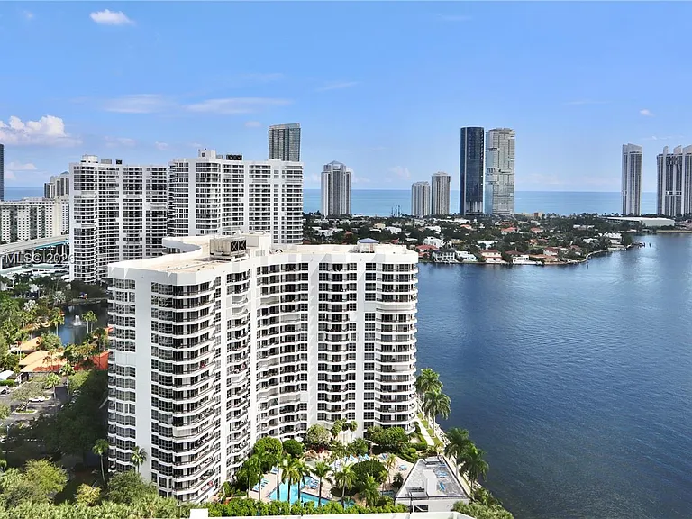 3600 Mystic Pointe Dr #1115 — Photo 50