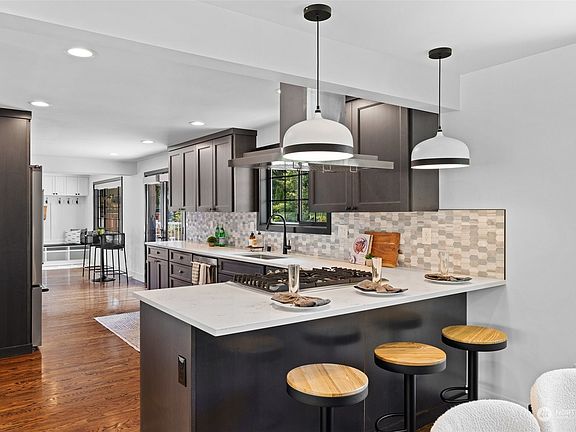 5th image of 16745 Burke Avenue N