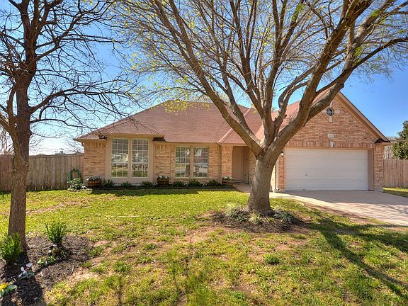 3rd image of 707 Holly Ct