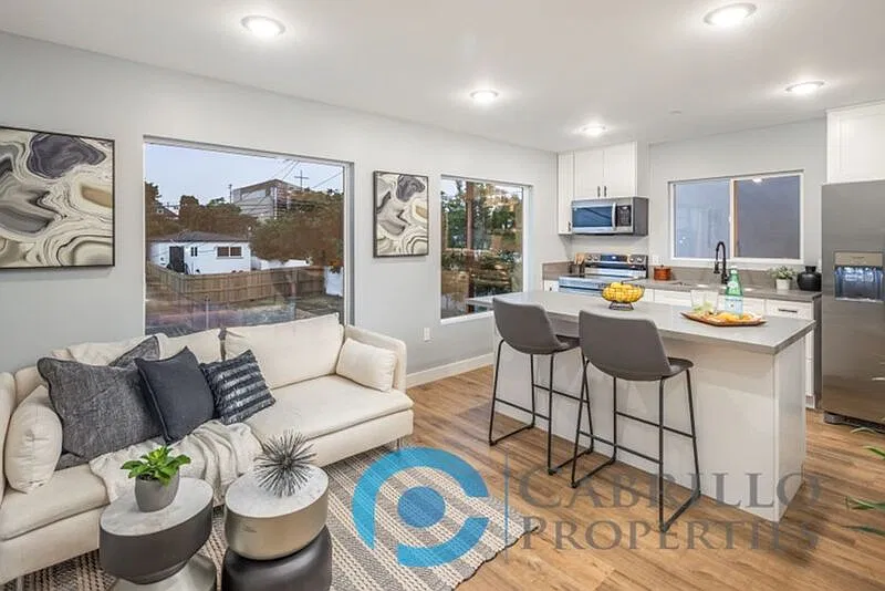 3077 Martin Ave — Photo 4