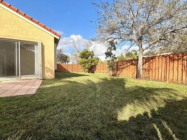 19010 NW 10th St — Photo 3