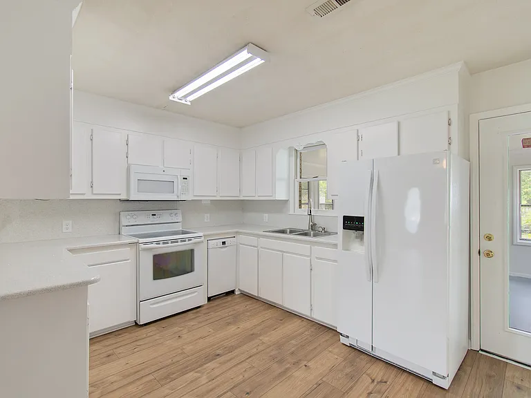 1255 Southport Supply Rd SE — Photo 17