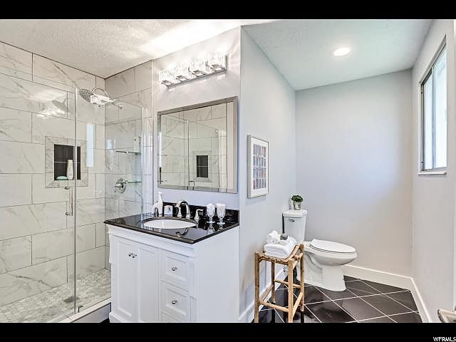 1st image of 11192 S Lynford Dr