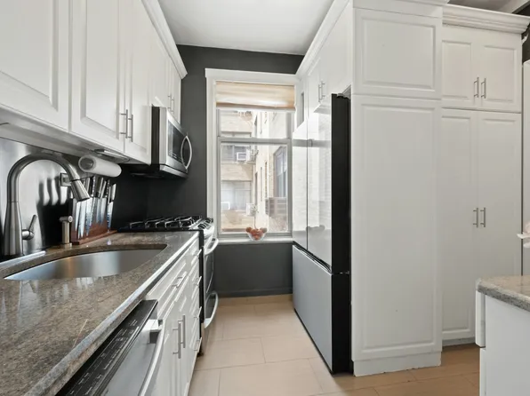 200 West 86th Street 15G image 3 of 11