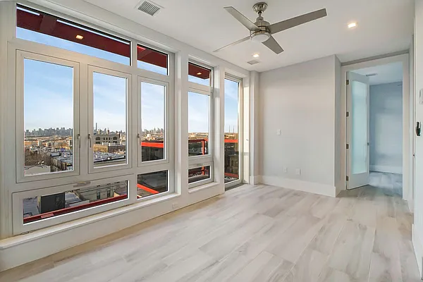 Rented by EXR | media 10