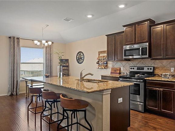5th image of 2720 Gilchrist Dr