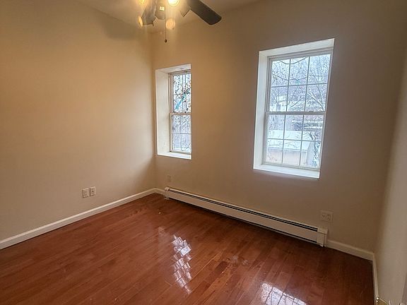 4th image of 194 Bay St APT 2