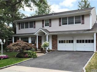 2209 Helene Ave, Merrick, NY 11566