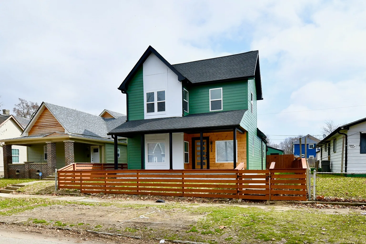 209 N Tacoma Ave photo 1