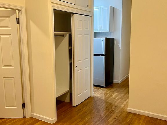 3rd image of 220 E 78th St #2