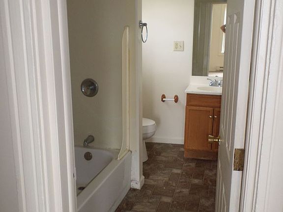 3rd image of 1103 19th St #B