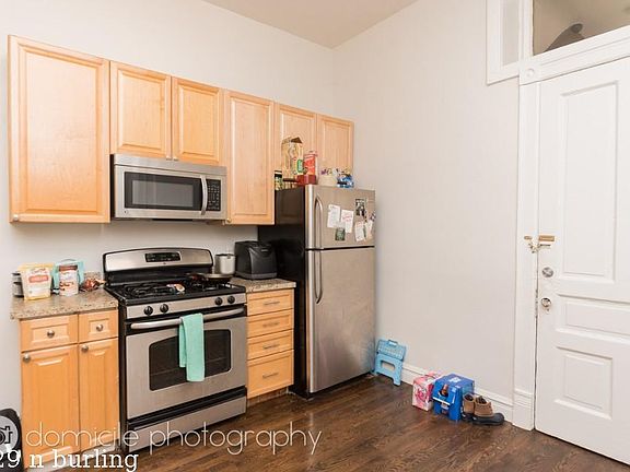 3rd image of 1629 N Burling St #1118