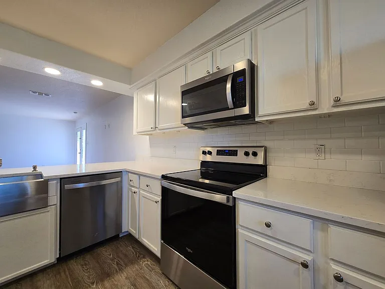5108 Screaming Eagle Cir — Photo 5