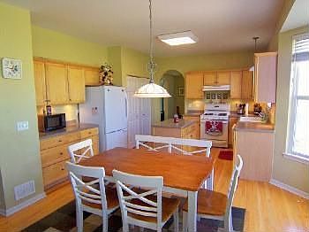 5th image of 270 Berkshire Ln