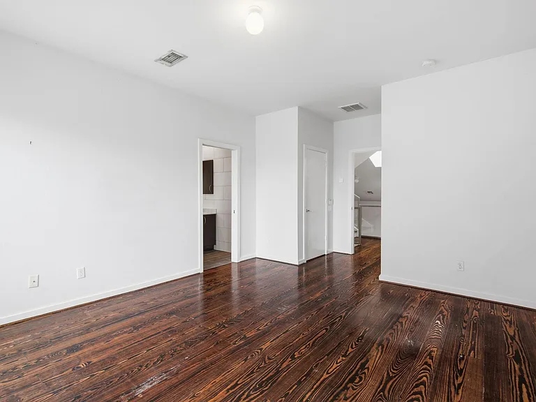 2934 Commerce St — Photo 20