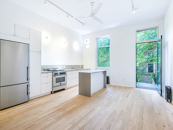 4th image of 240 W 136th St #A