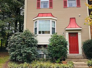 9593 Lindenbrook St, Fairfax, VA 22031