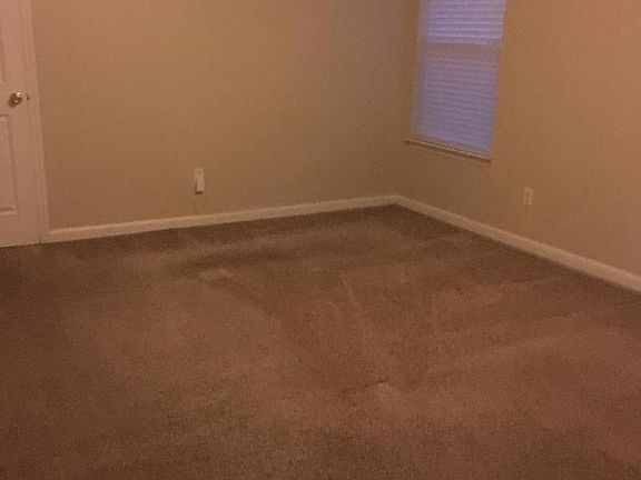 4th image of 12 Russman Ln