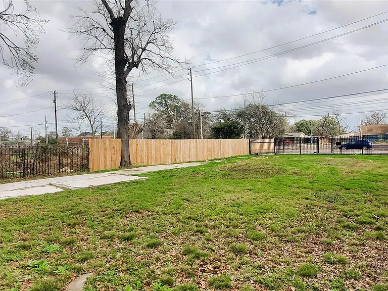 4605 Fulton St — Photo 10