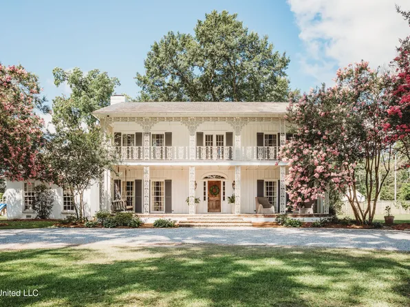 110 E Wilson Ave, Greenwood, MS 38930