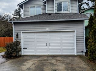 612 NE Flagstone Ln, Bremerton, WA 98310