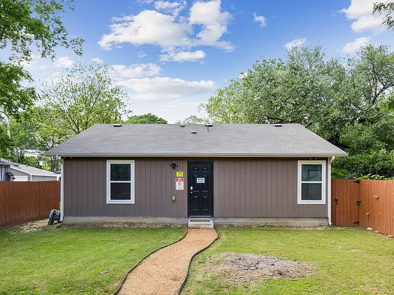 2326 Harding St — Photo 23