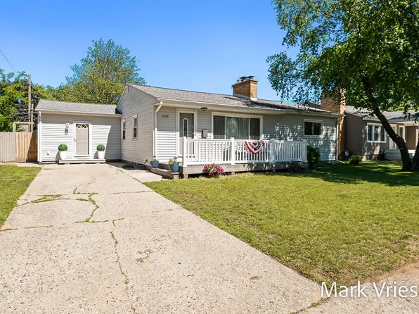 3125 Coolidge Rd, Muskegon, MI 49441