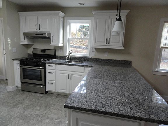 5th image of 9 Briarwood Dr