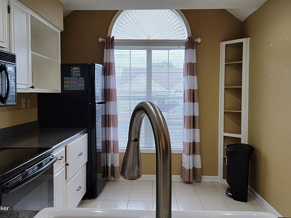 3rd image of 10520 Bay Pointe Ct