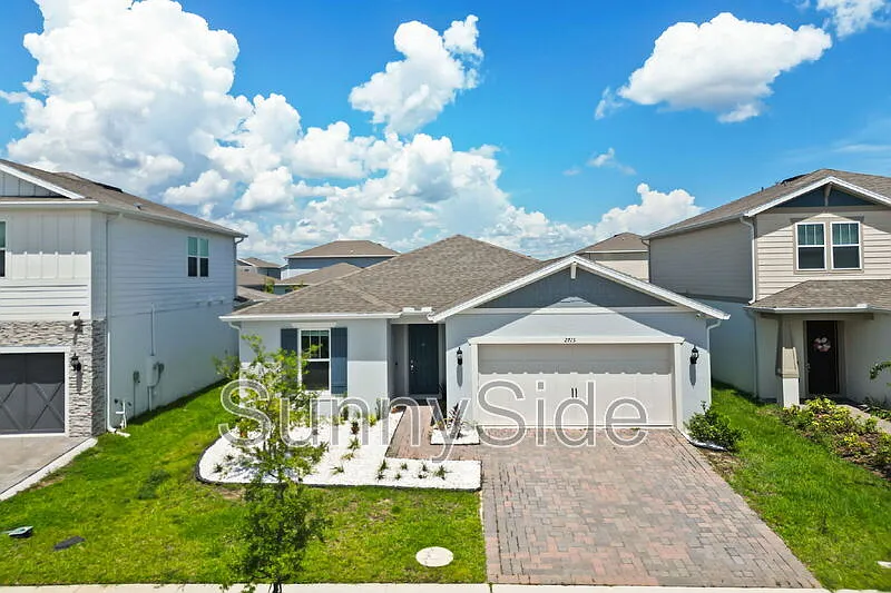 4 bed, 2.0 bath, 2041 sqft, $2,800 — Photo 2