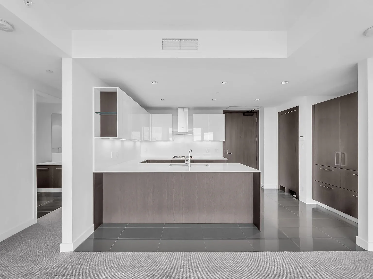 2 bed, 1009 sqft, $3,900 — Photo 1