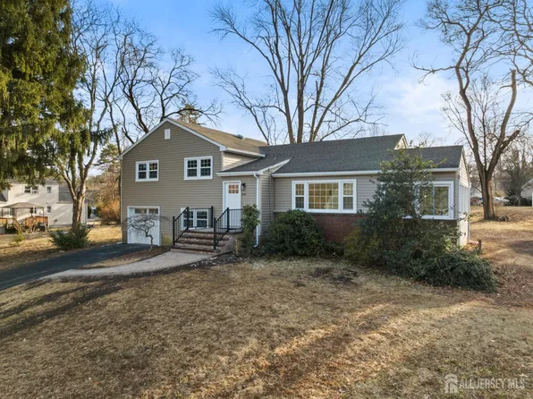 100 Farms Road Cir, East Brunswick, NJ 08816